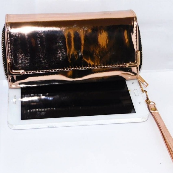 Wallets/Wristlets Galore - Picture 5 of 8